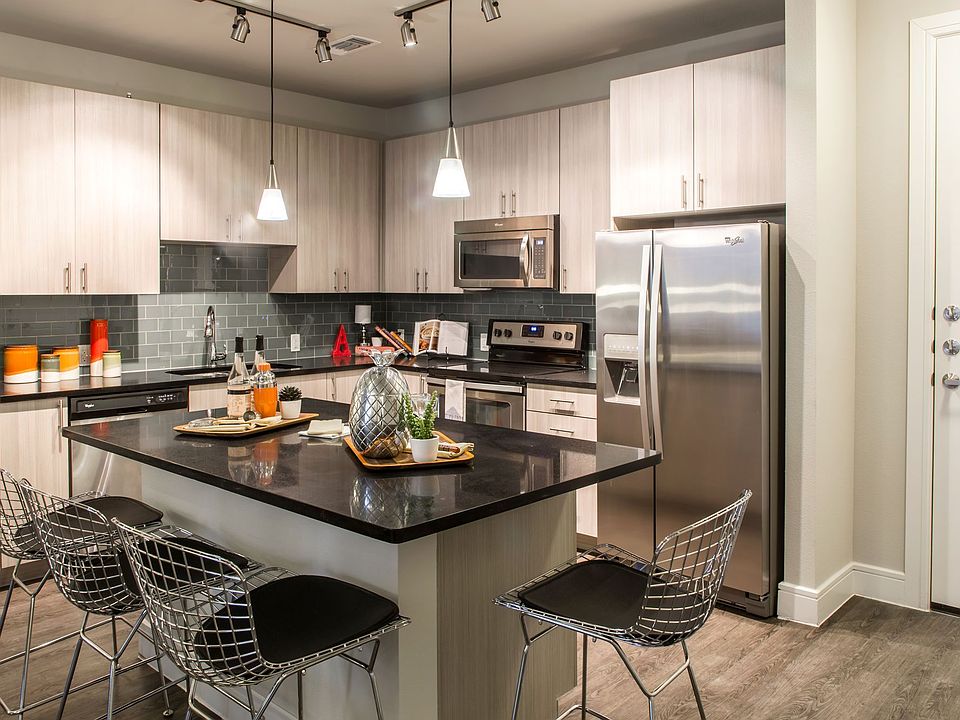 1st image of 1621 E 6th St #2212