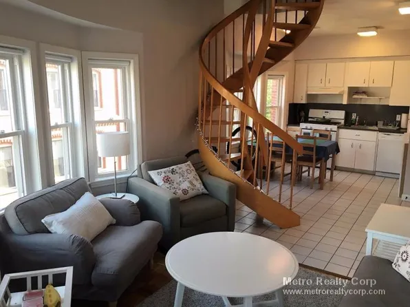 5 Davis Ave APT 2, Brookline, MA 02445