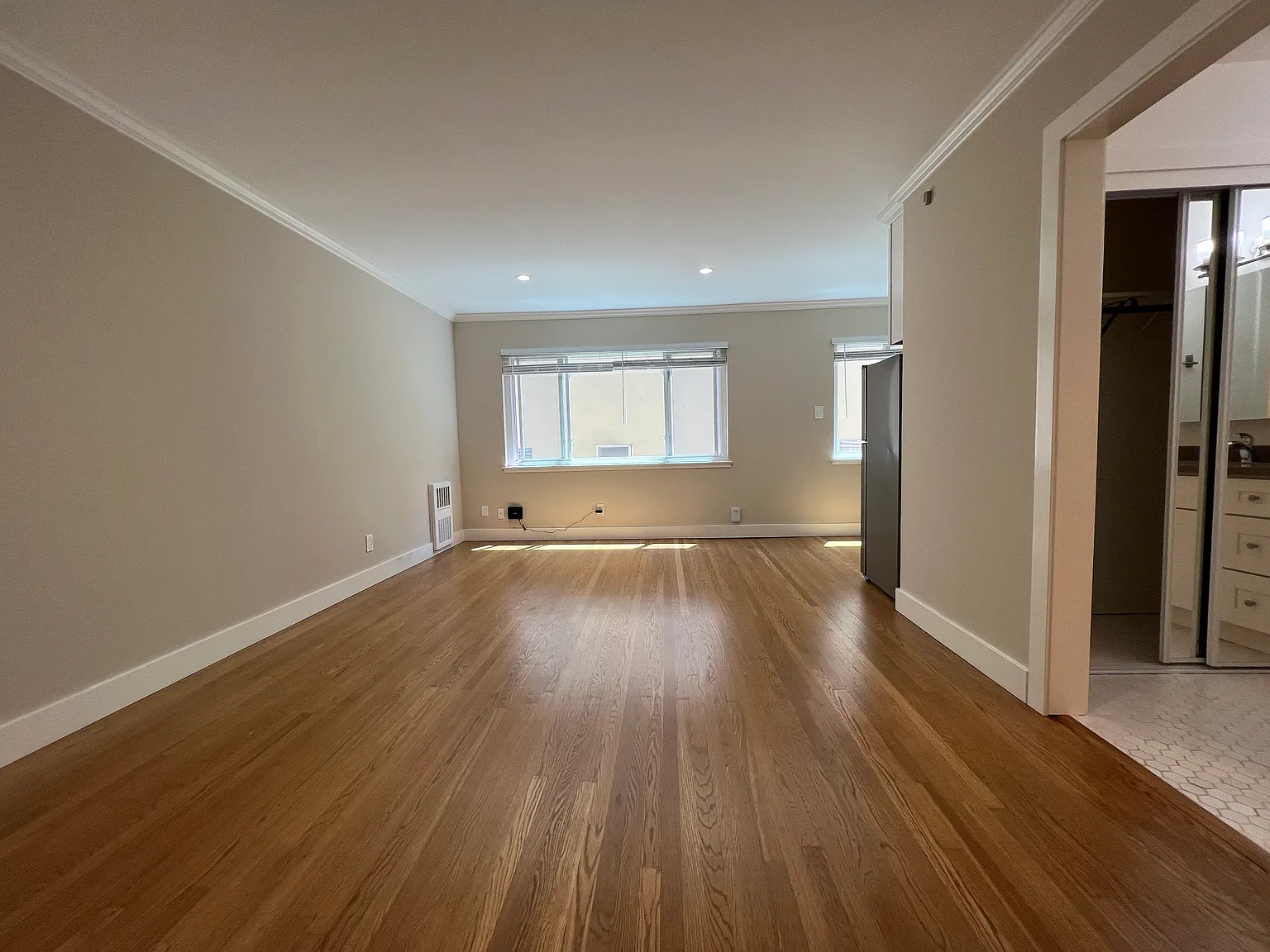 Studio, 450 sqft, $1,700 — Photo 3