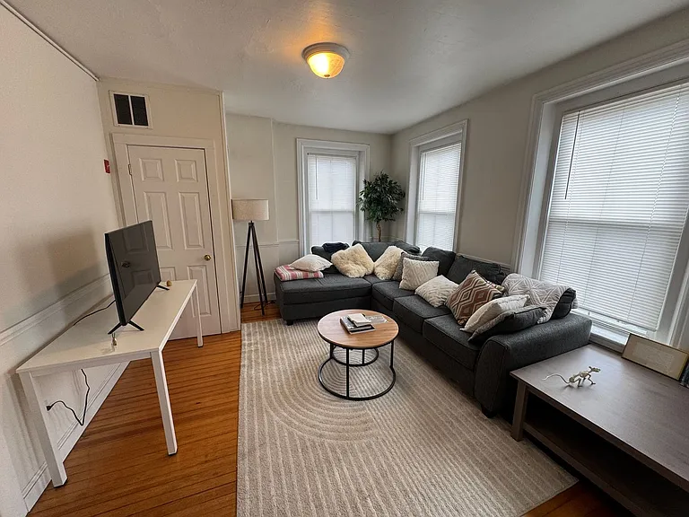 22 Market St #3 — Photo 3