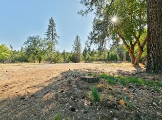 8448 E Evans Creek Rd, Rogue River, OR 97537