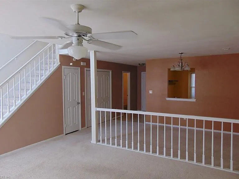 125 Wexford Dr E — Photo 18