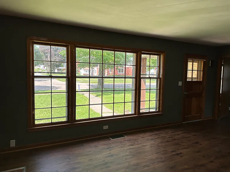 1143 W Harrison St — Photo 5