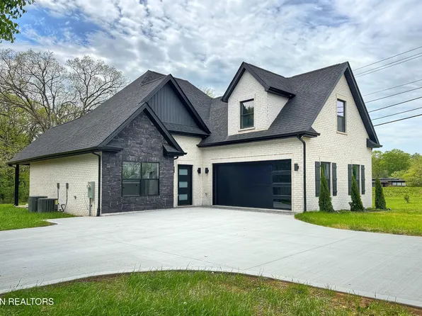 6100 Rivers Run Dr, Knoxville, TN 37914