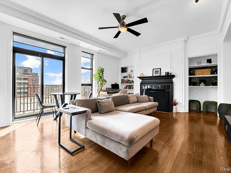2900 E Jefferson Ave #D201 — Photo 4
