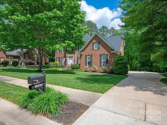 2nd image of 1807 Crestgate Dr