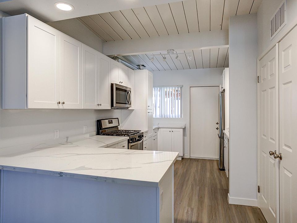 1st image of 954 W 10th Ave #954