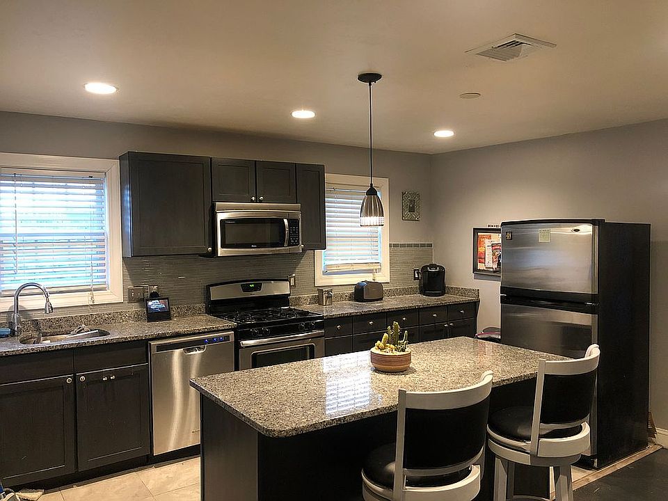 1st image of 204 Jefferson Ave #3