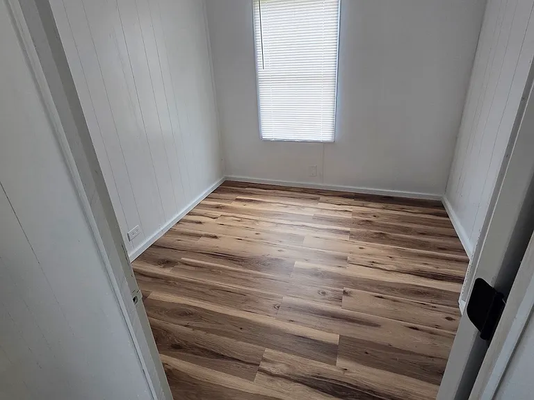 Shamrock Dr — Photo 8