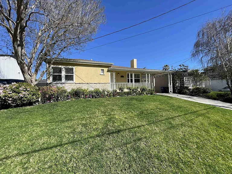 4432 Bakman Ave — Photo 32