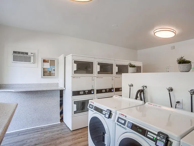 Las Ventanas Apartments — Photo 18