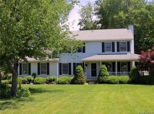 1662 Hartland Woods Dr, Howell, MI 48843