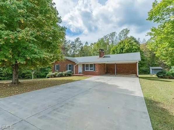 446 Joan Dr, Lexington, NC 27292