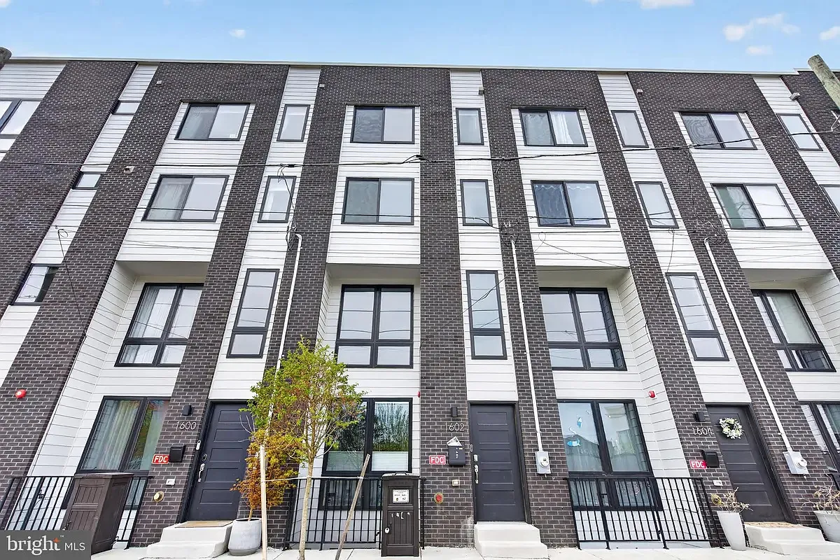 Building Photo - 1602 N Bodine St