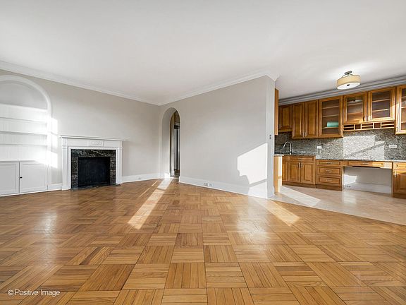 5th image of 2000 N Lincoln Park W #402