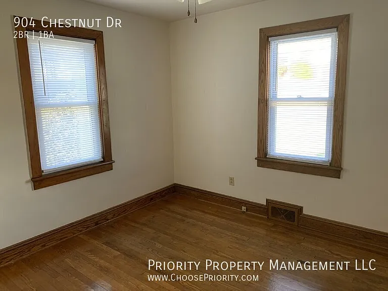 904 Chestnut Dr — Photo 8