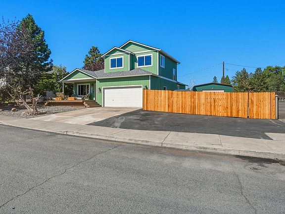 2nd image of 2813 NE North Pilot Butte Dr