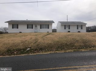 63 Oak Ln, Douglassville, PA 19518