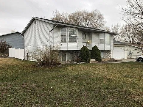 5 bed, 2000 sqft, $2,420 — Photo 2