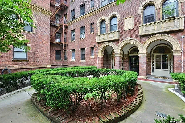 Sold by EZ Sell Realty | media 16