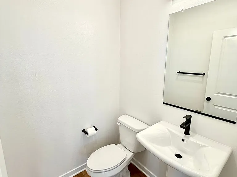 135 Evergreen Ln — Photo 8
