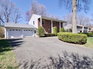 215 Forest Gln, West Springfield, MA 01089