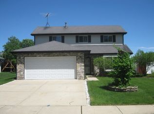 1050 Camden Ln, Aurora, IL 60504