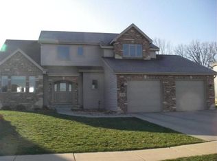 576 Lexington Dr, Oregon, WI 53575