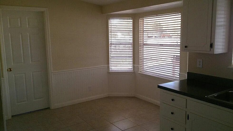 10429 Tomwood Avenue — Photo 4