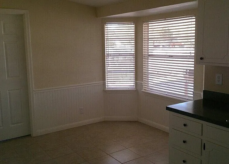 10429 Tomwood Ave — Photo 4