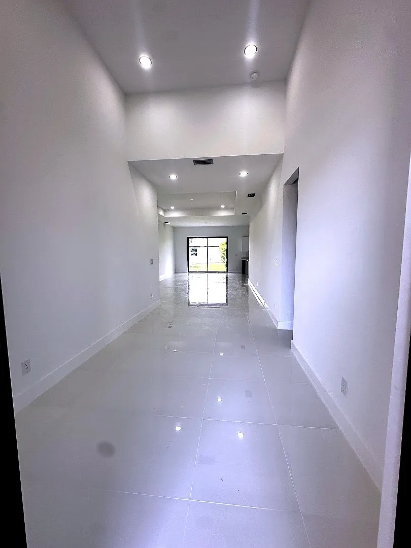 2446 Embers Pkwy W — Photo 2