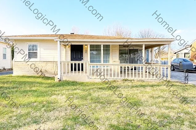 3 bed, 1.0 bath, 1056 sqft, $1,525 — Photo 1