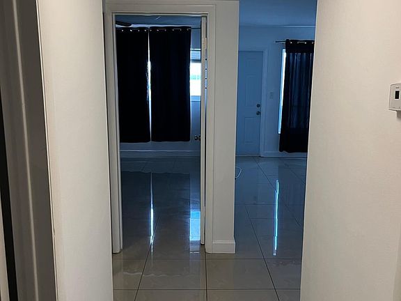4th image of 1400 NE 169th St APT 301