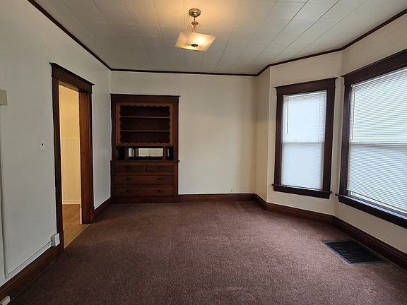 5th image of 1221 Emerald Ave