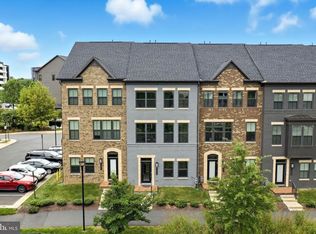 13220 Lake Waterview Way, Herndon, VA 20171