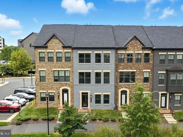 13220 Lake Waterview Way, Herndon, VA 20171