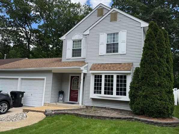 7 Woodstream Dr, Atco, NJ 08004