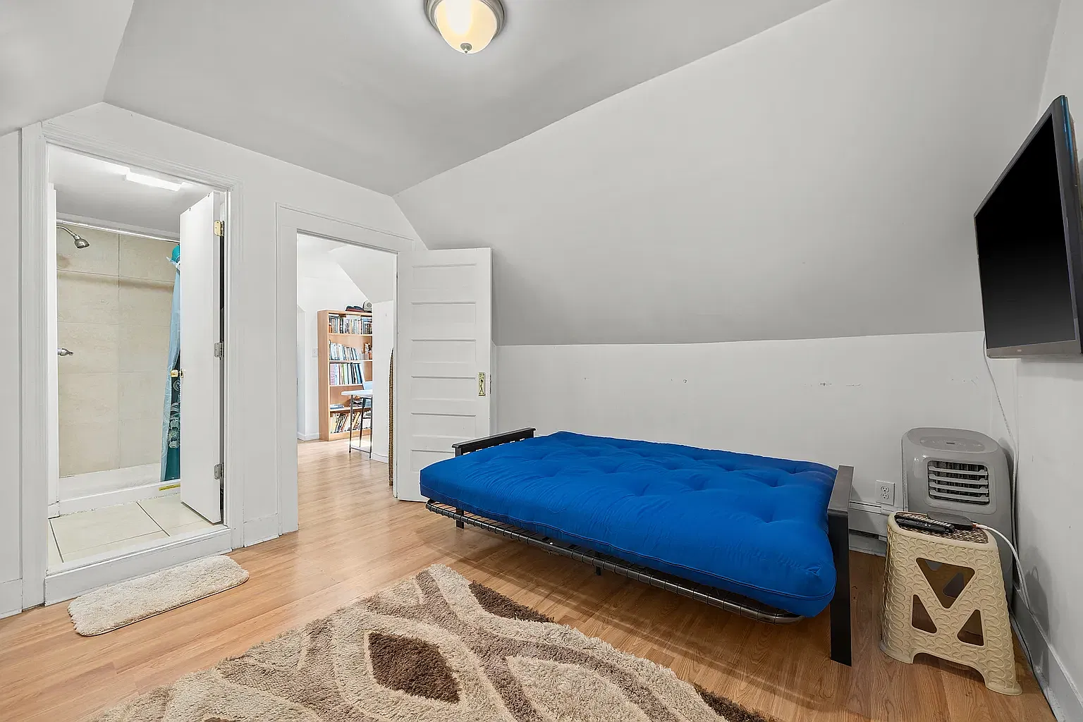 4 bed, 1800 sqft, $3,300 — Photo 2
