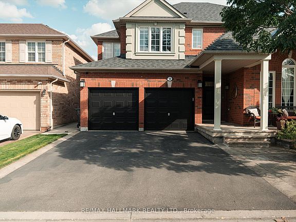 3rd image of 32 Redcastle St