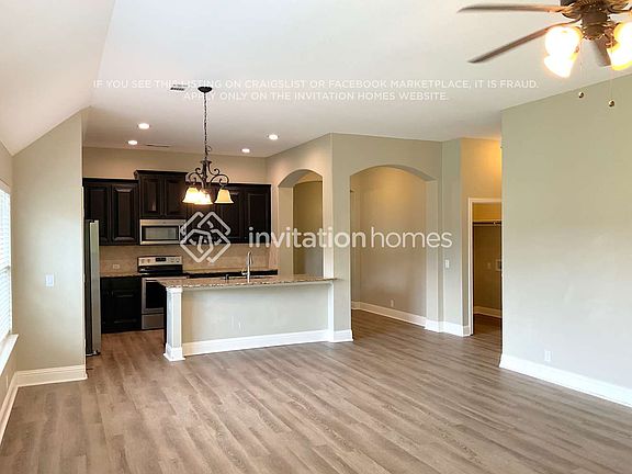 4th image of 1970 De Berry Ln