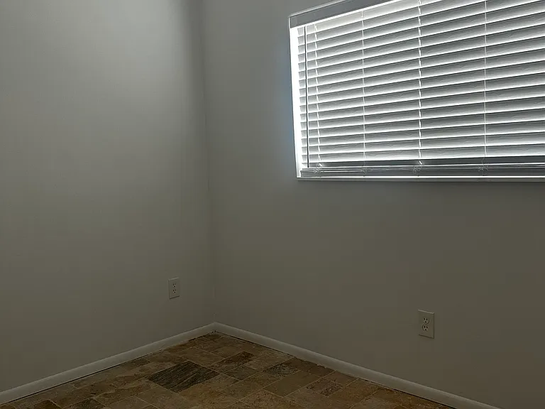520 W Leann Ln — Photo 10