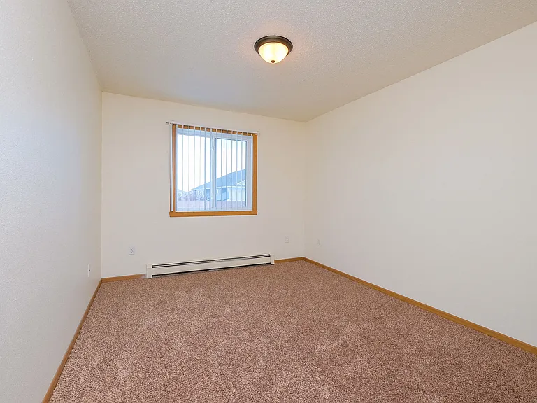 Moorhead, MN Woodstone Apartments | Bedroom