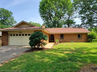 206 Dogwood Ave, Poteau, OK 74953