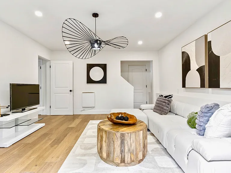 1149 Banyan Way — Photo 10