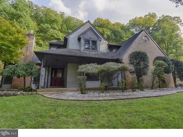 4050 Hillview Rd, Temple, PA 19560