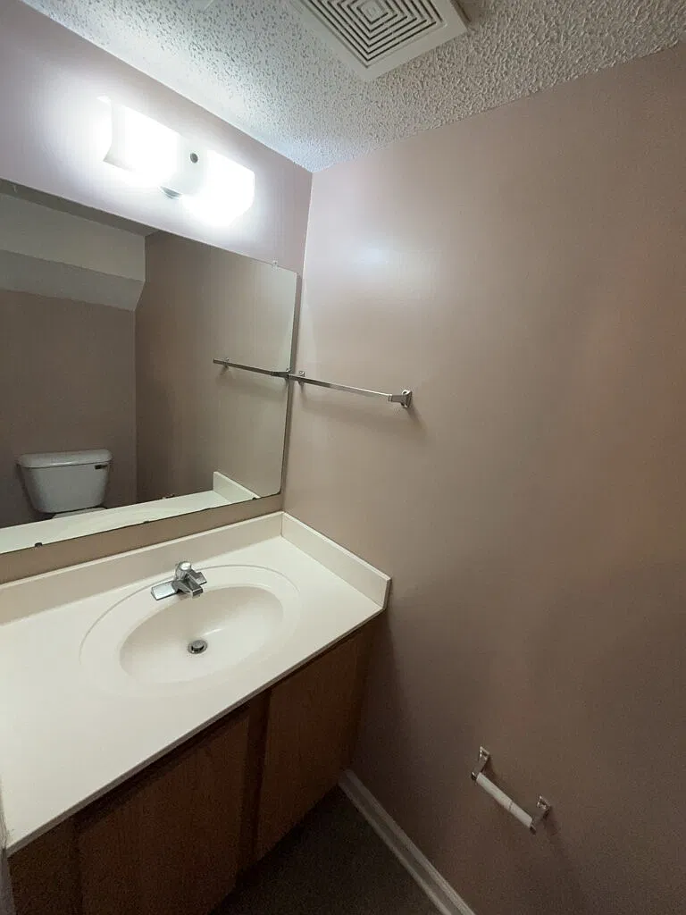 2 bed, 2.5 bath, 992 sqft, $1,100 — Photo 4