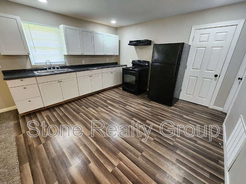 2 bed, 1.0 bath, $1,100 — Photo 3