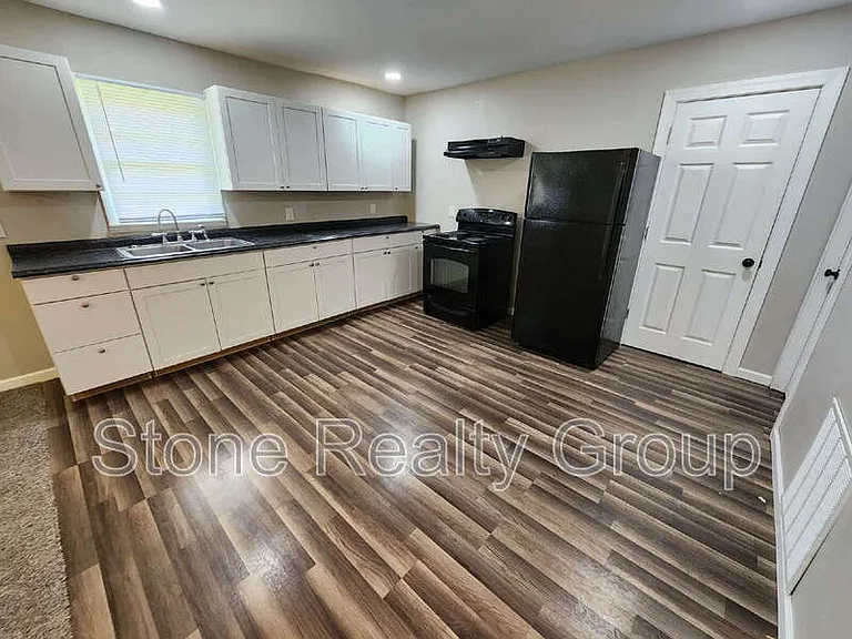 2707 Jefferson St — Photo 3