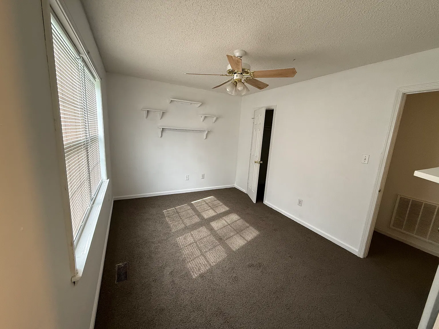 1662 Pineland St — Photo 4