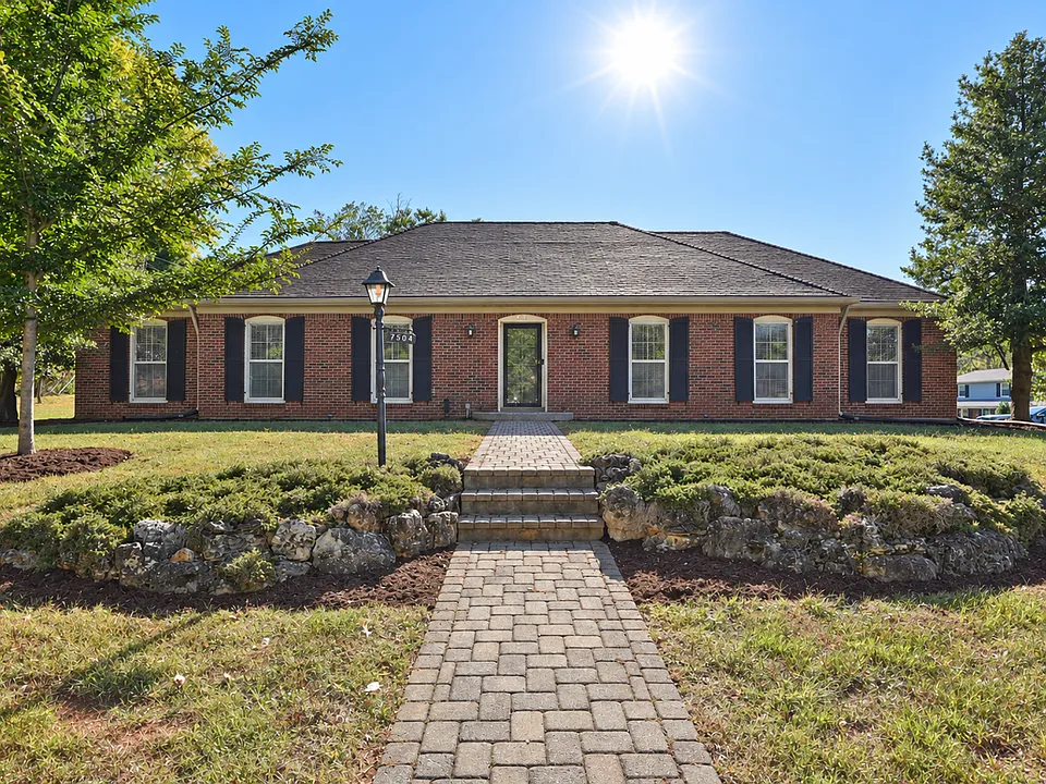 7504 Greenlawn Rd